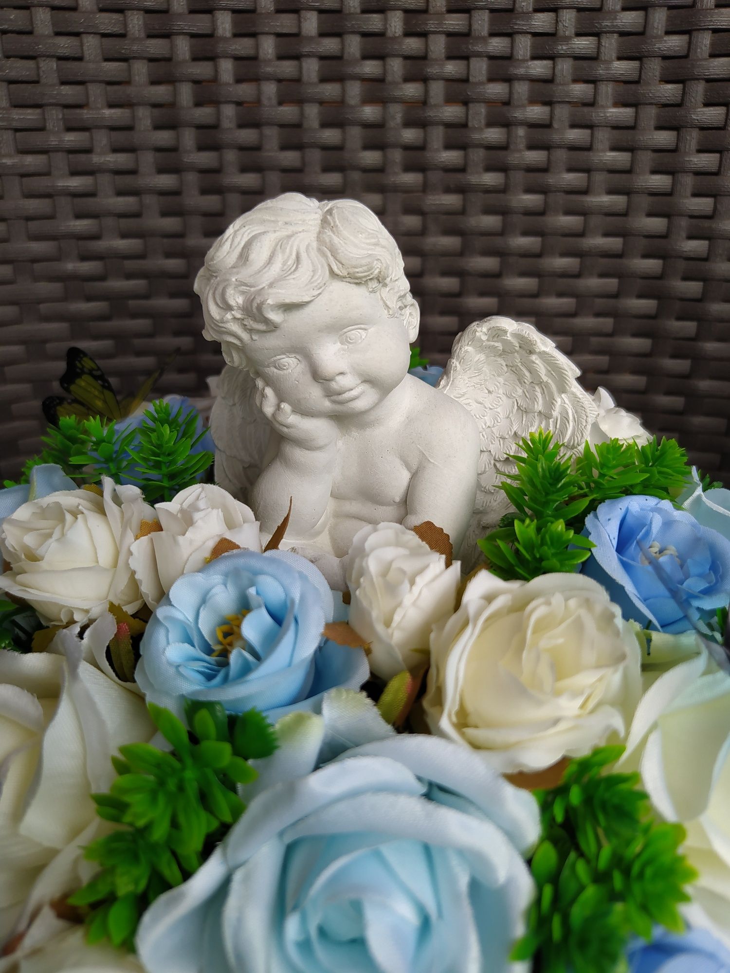Stroik z aniołkiem na grób dziecka niebieski na cmentarz