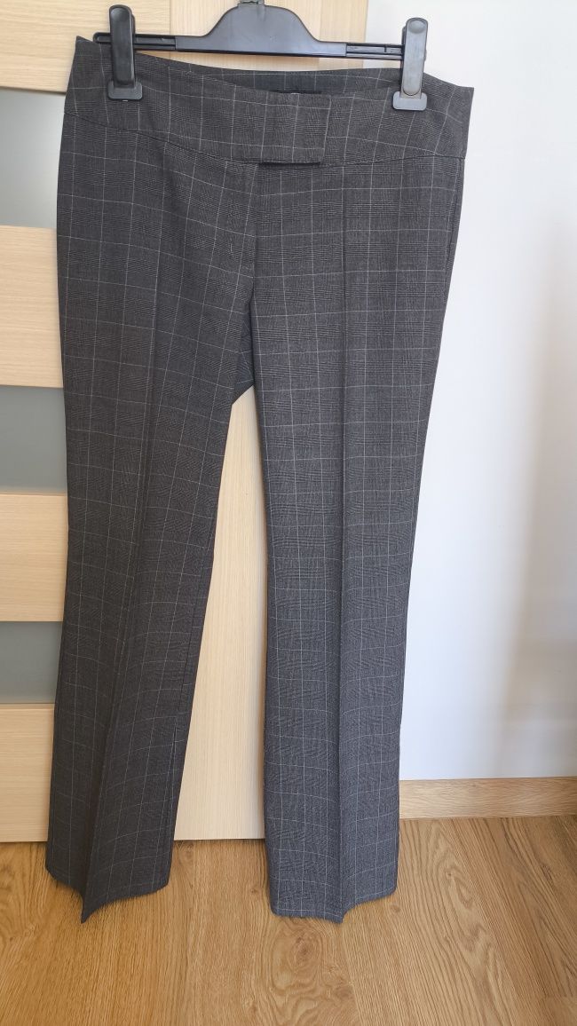 Eleganckie materiałowe spodnie w kant w delikatną kratkę 12