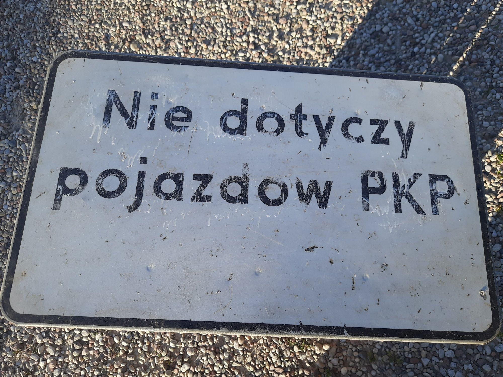 Zabytkowa tablica informacyjna.