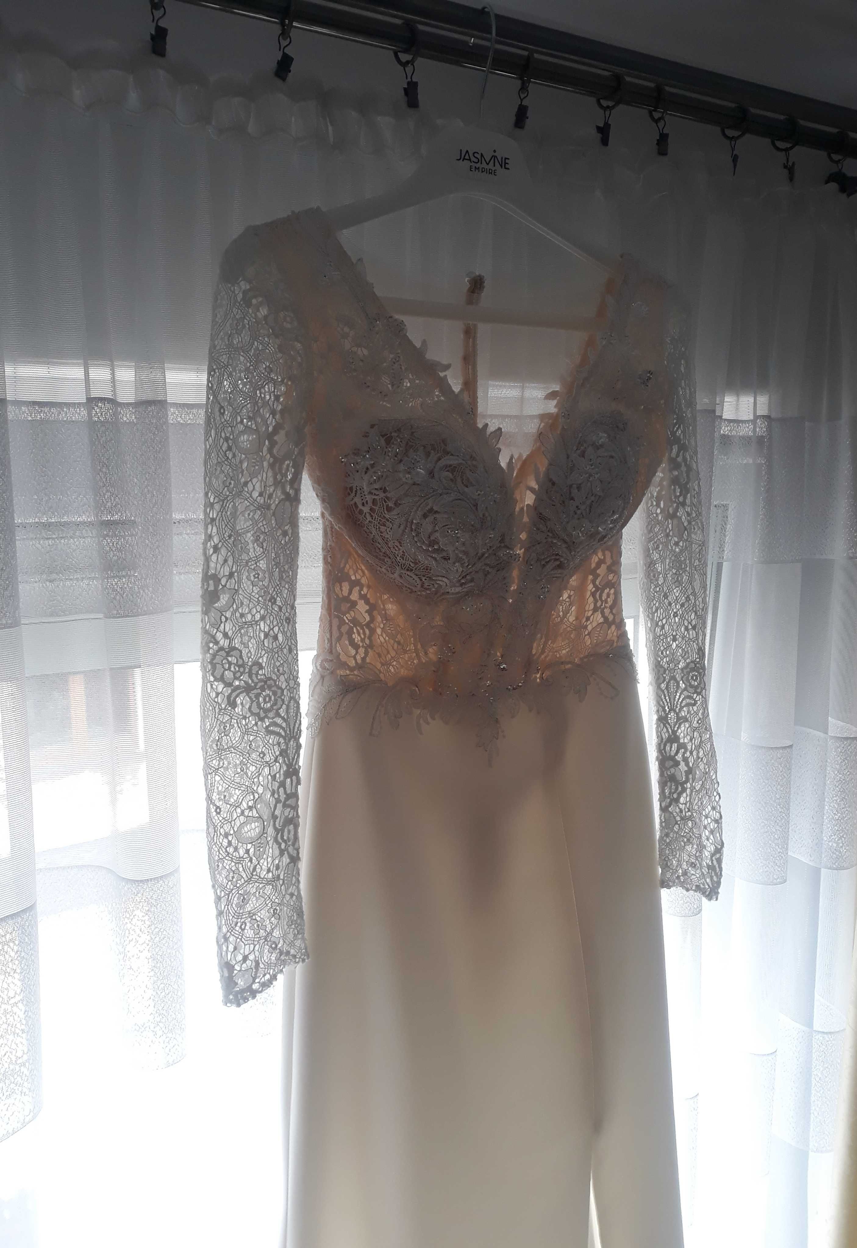 Suknia ślubna z salonu Laura w rozmiarze s/36