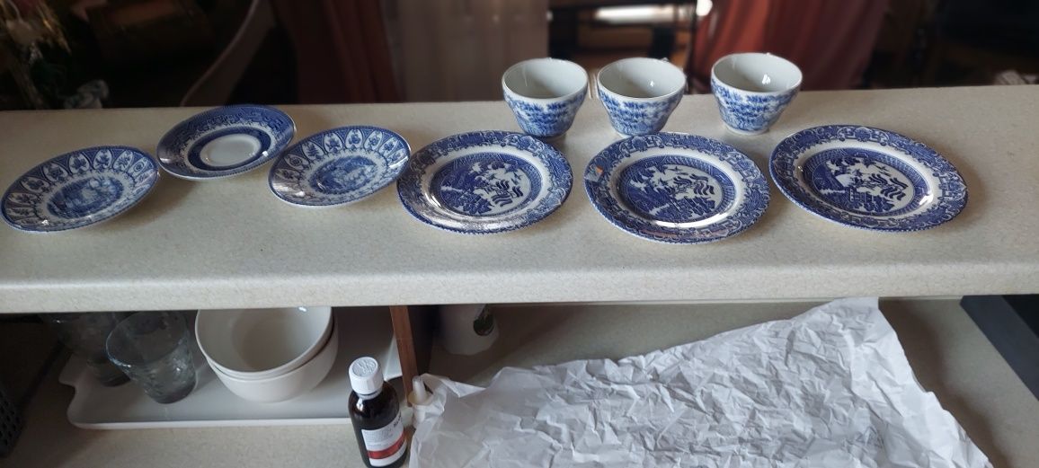 Porcelana Royal England  trio po 3 szt filiżanki, spodki i talerz