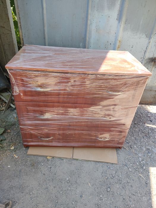 Комод бу на три больших ящика длина 92  ширина50 высота80