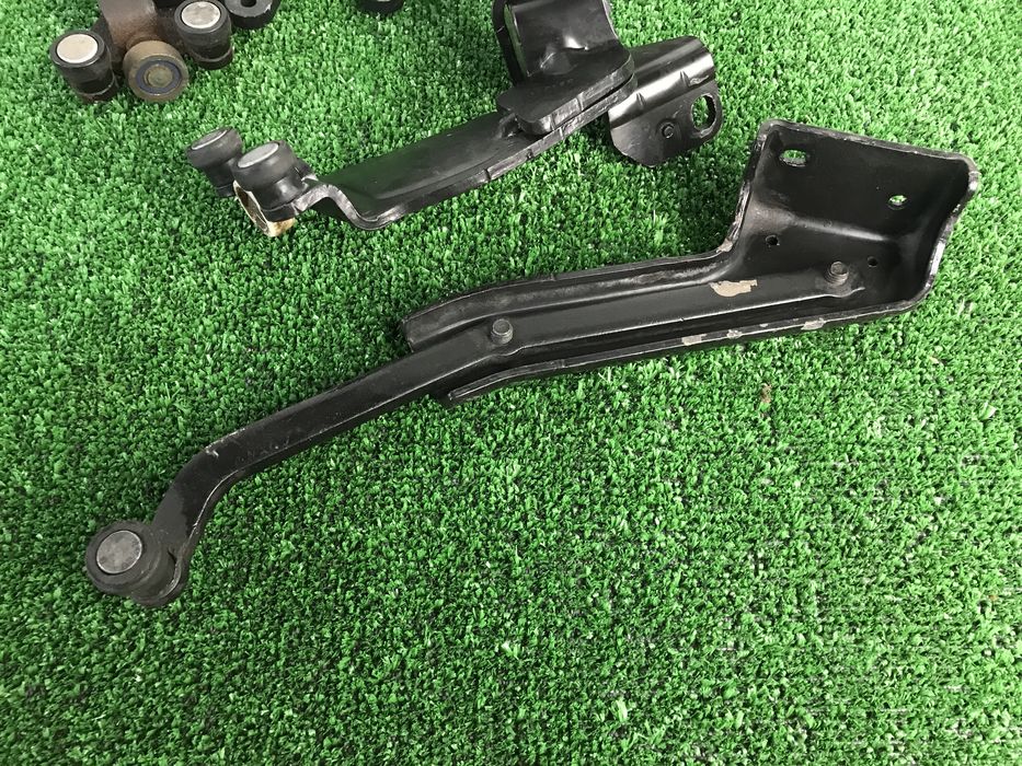 Роліки правих здвижних дверей Фіат Добло 263 Опель Комбо 2010-2017