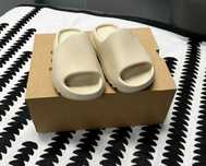 Nowe\Autentyzm*BiałyDamskieAdidasYeezy SlideUnisexTrampki 41