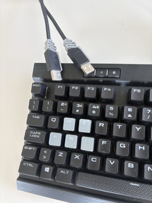 teclado corsair 100%