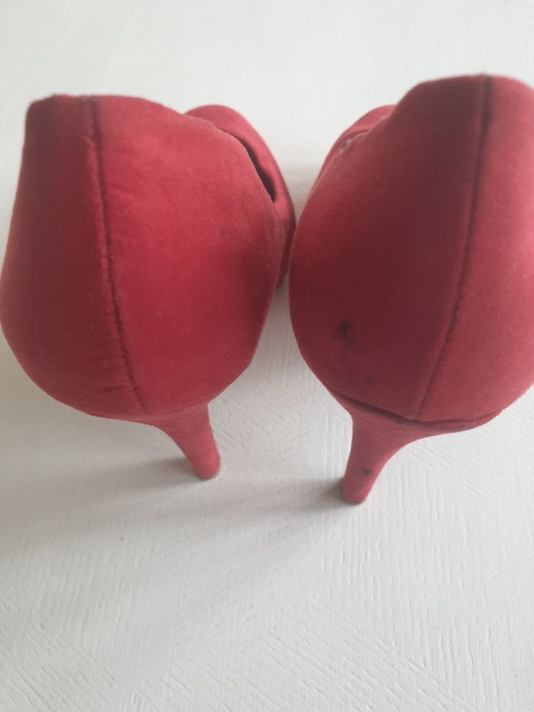 Szpilki zamszowe czerwone ZARA r.37