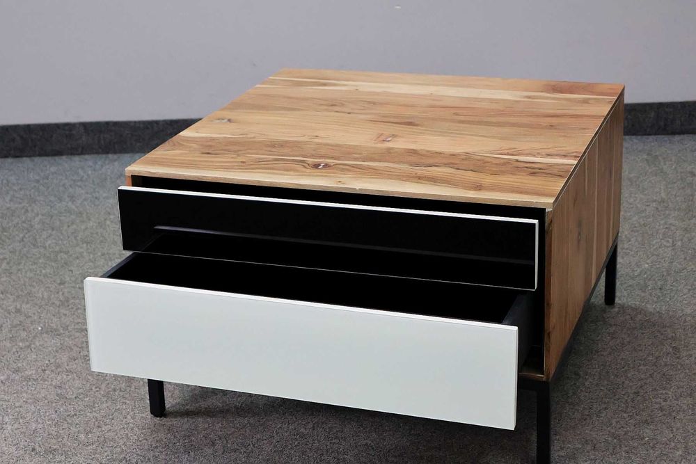 ŁAWA CHICAGO #13 akacja lakierowana + metal + szkło 67x67x43 cm