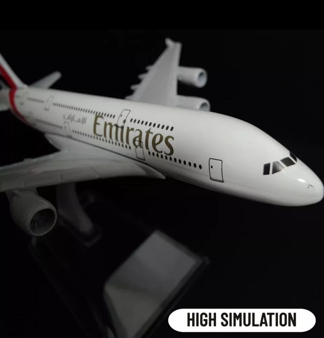 Модель літака Airbus A380 Emirates