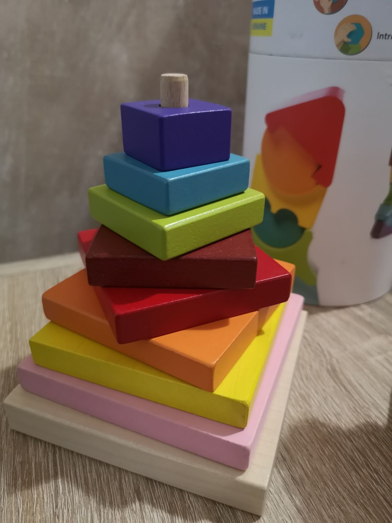 Zestaw drewnianych zabawek zegar, wieża cubika