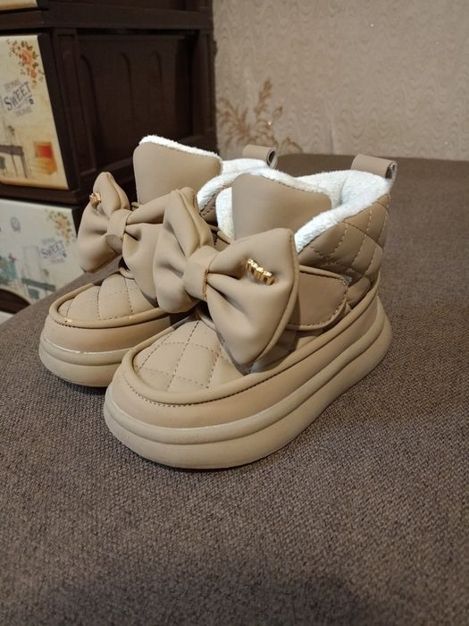 Взуття для дівчинки