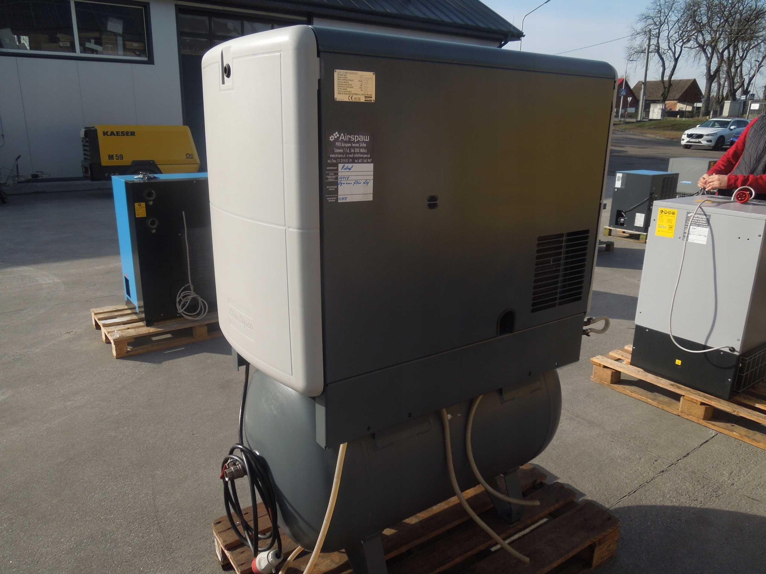 Sprężarka śrubowa ATLAS COPCO GX7FF maszyna  z osuszaczem.