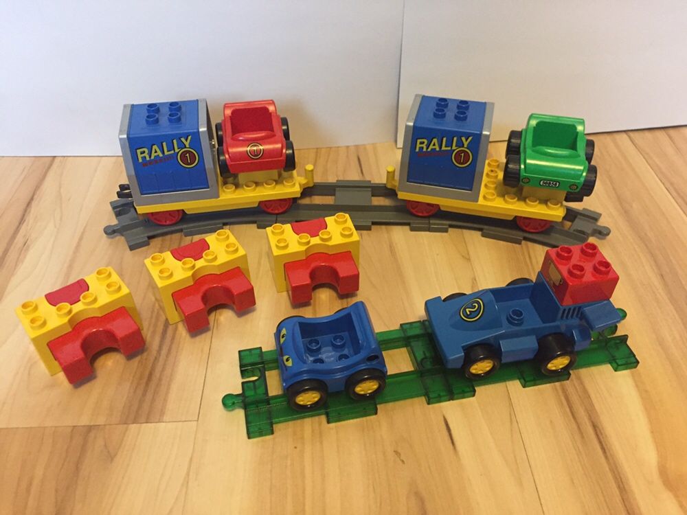 Lego Duplo Kolejka Pociąg , Wagon, Samochód Wyścigowy Wyrzutnia