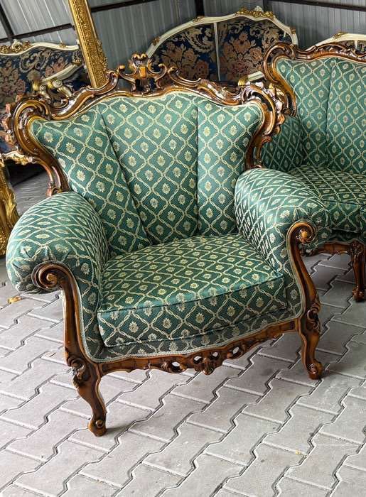 Włoski fotel w stylu barokowym