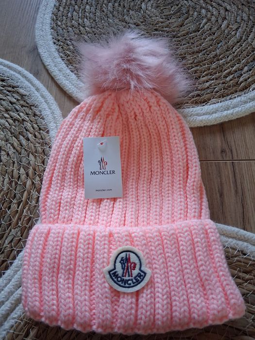Nowa ciepła czapka Moncler