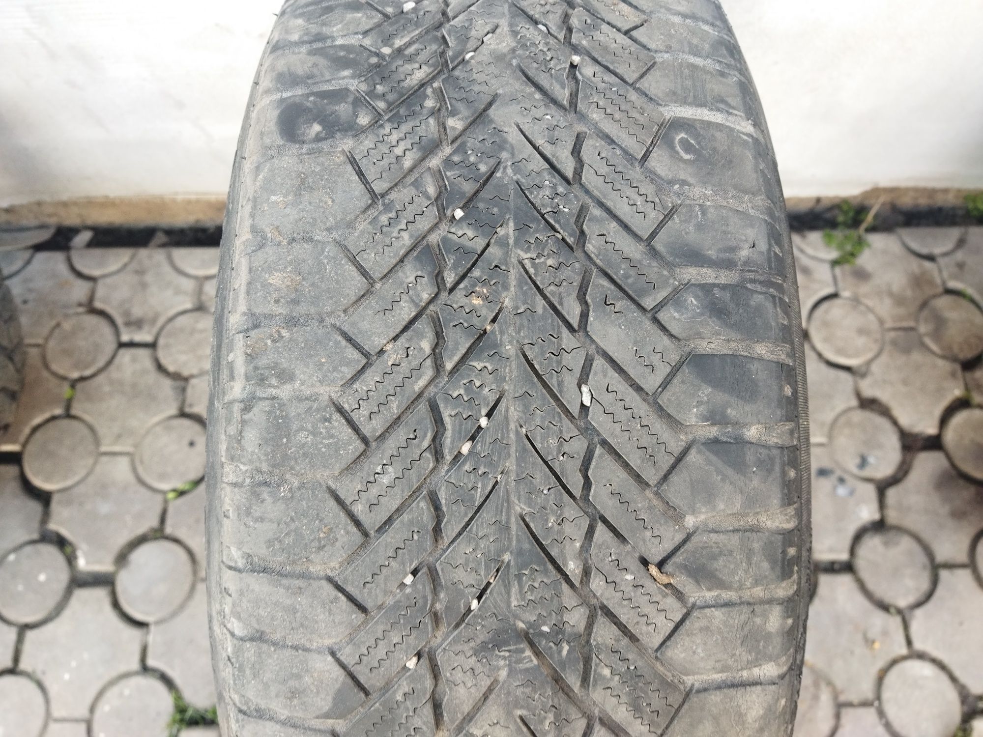 Продам шини 205/60 r16