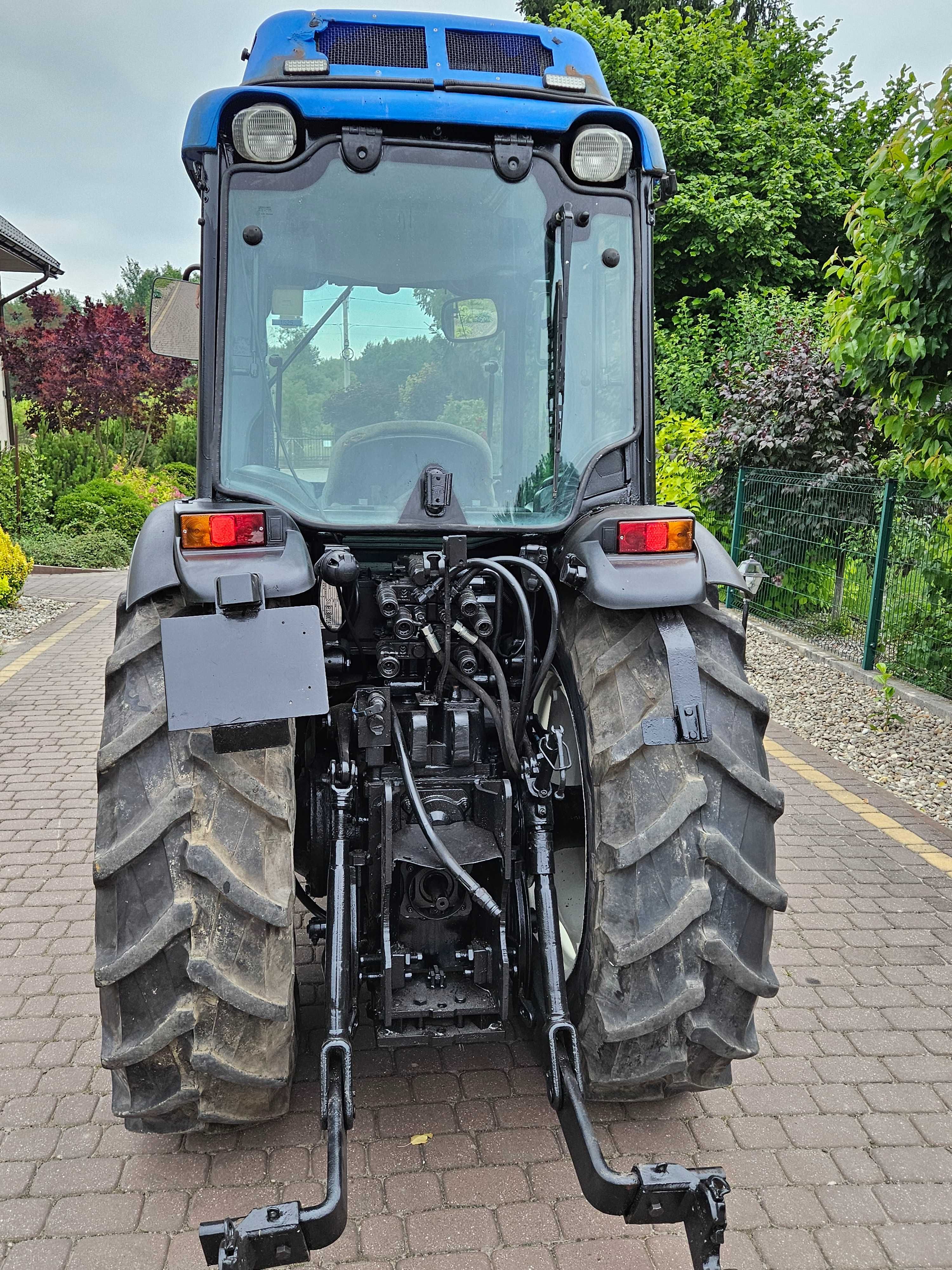 Sadowniczy New Holland TN75 N