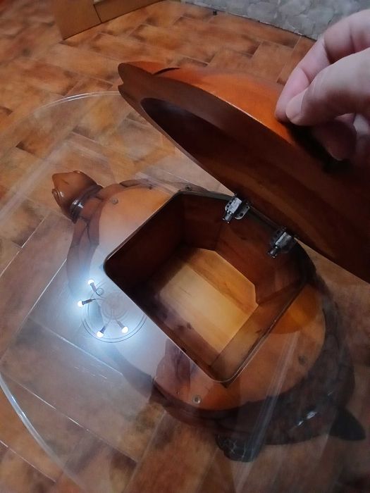 Bar de madeira em forma de tartaruga