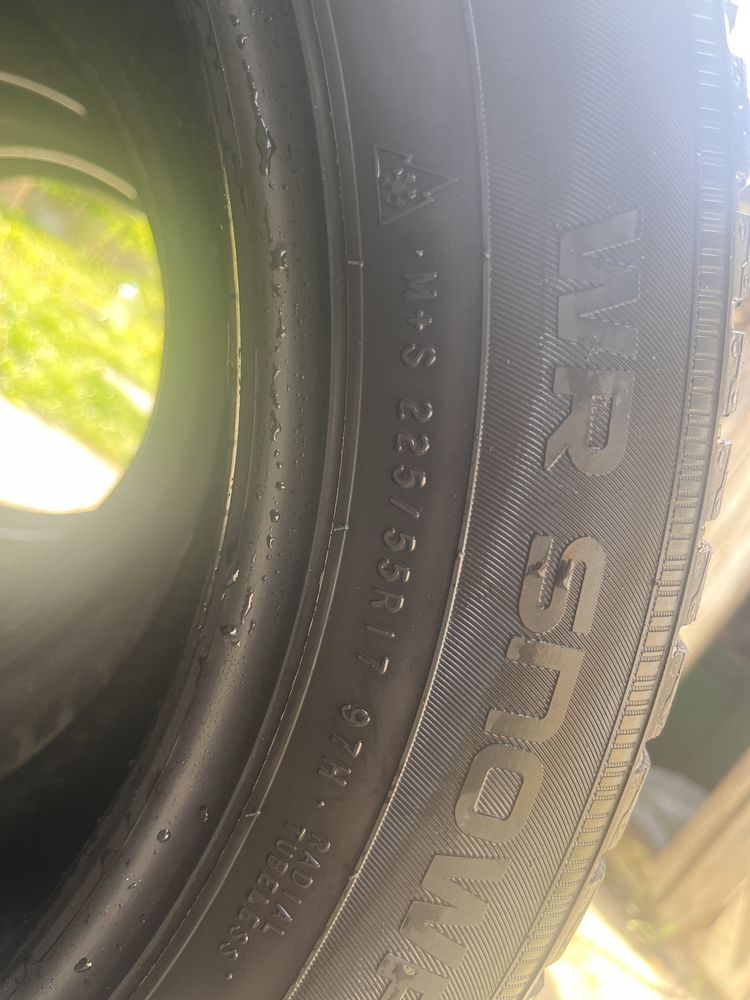 Зимова гума Nokian  225/55 r17