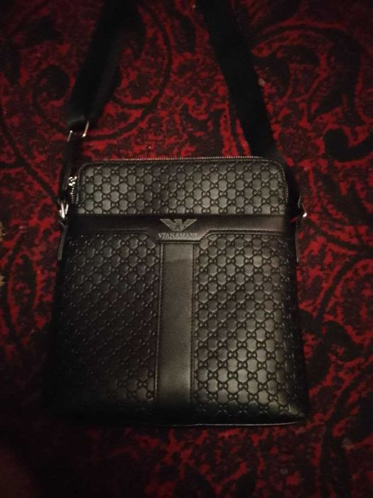 Сумка від Armani ціна 600грн в гарному стані