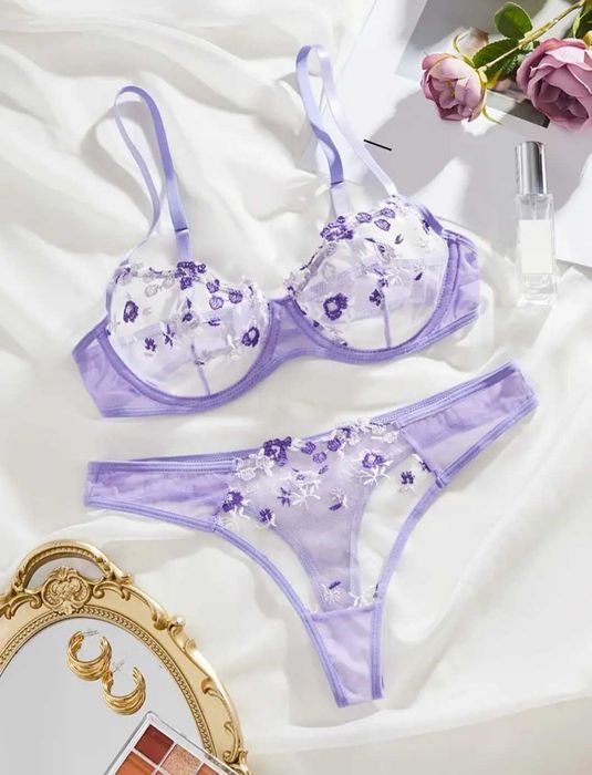 Комплект білизни у ніжному лавандовому кольорі