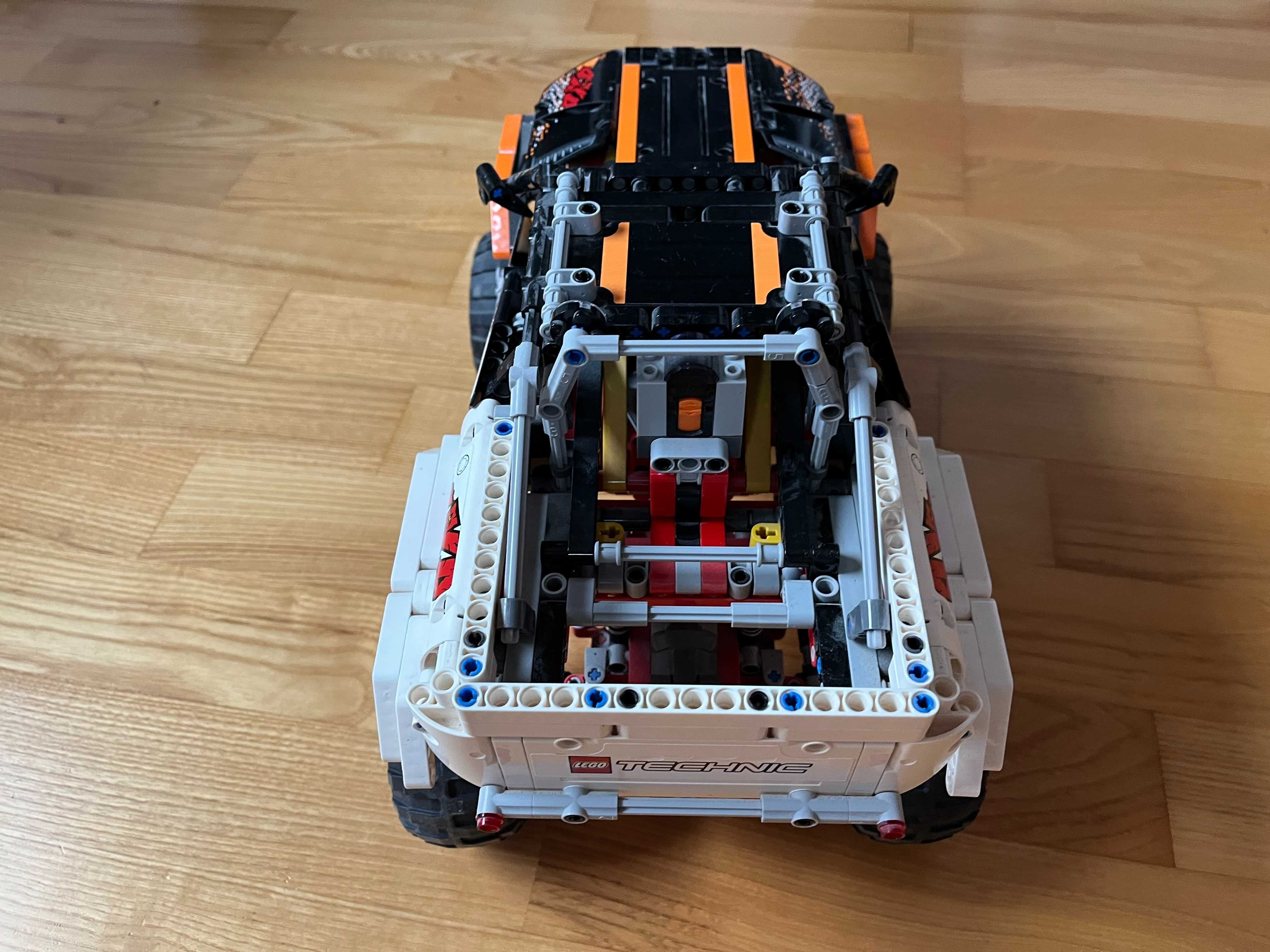 zestaw klocków LEGO Technic 9398 Wóz z napędem 4x4