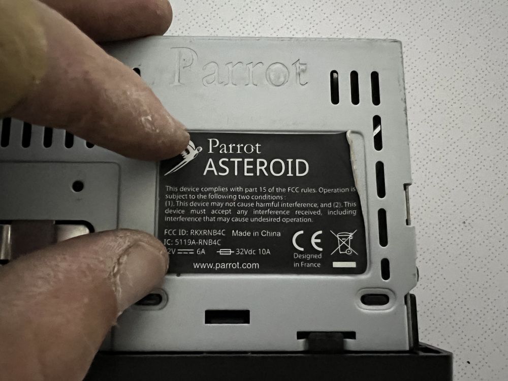 Магнитофон Parrot Asteroid (магнитола)