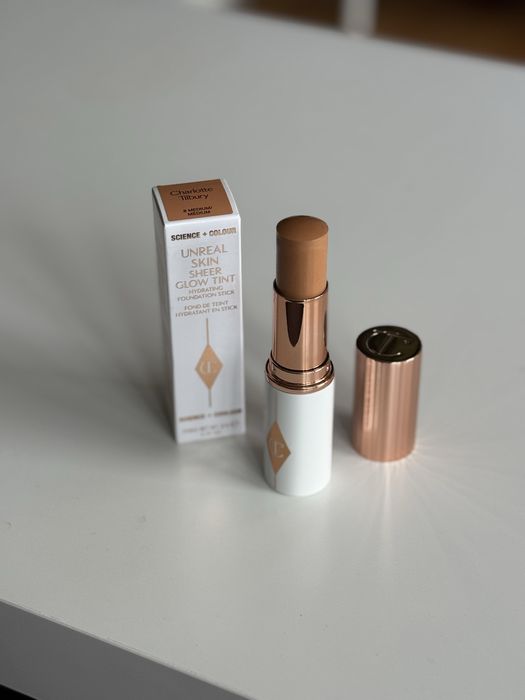 charlotte tilbury unreal skin sheer glow tint – podkład w sztyfcie