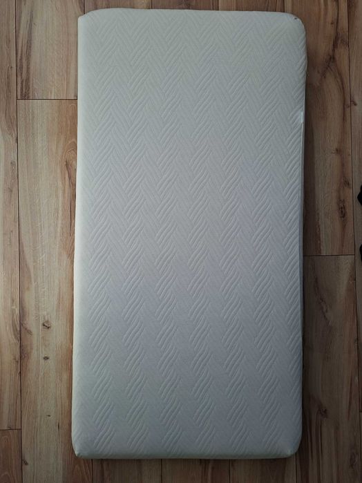 Łóżeczko dziecięce szaro/białe z żyrafą + materac.