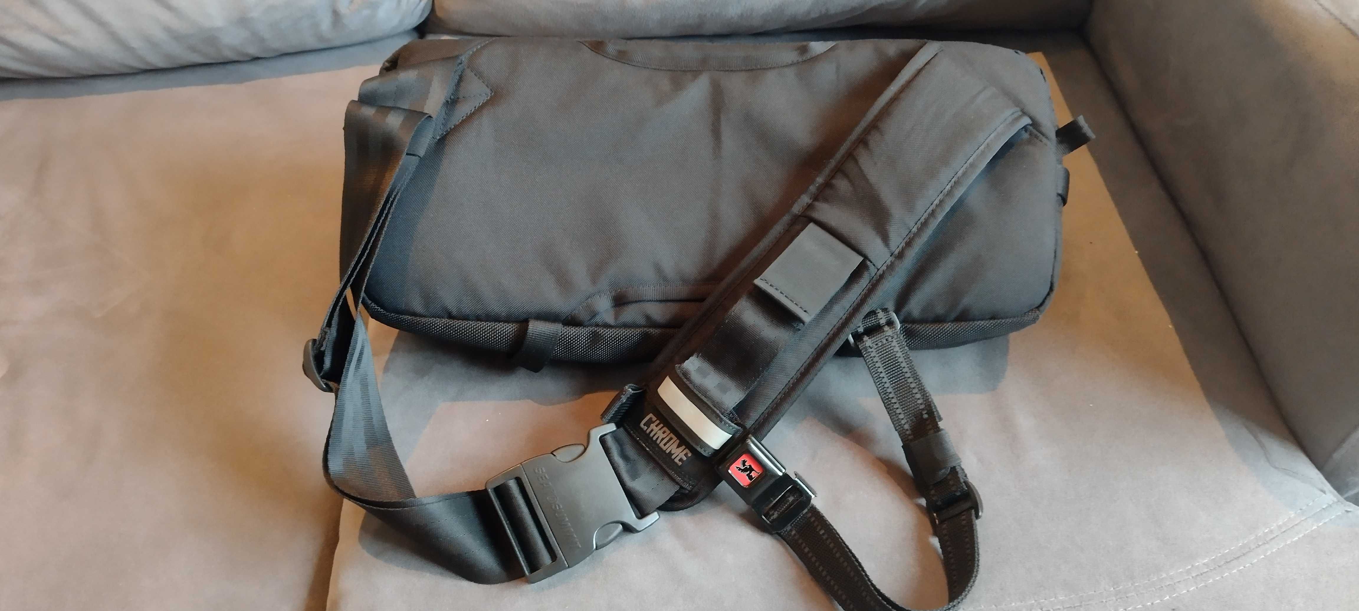 Bolsa Mochila Chrome Industries Kadet Sling Bag 9L Xpac BLCKCHRM 22x