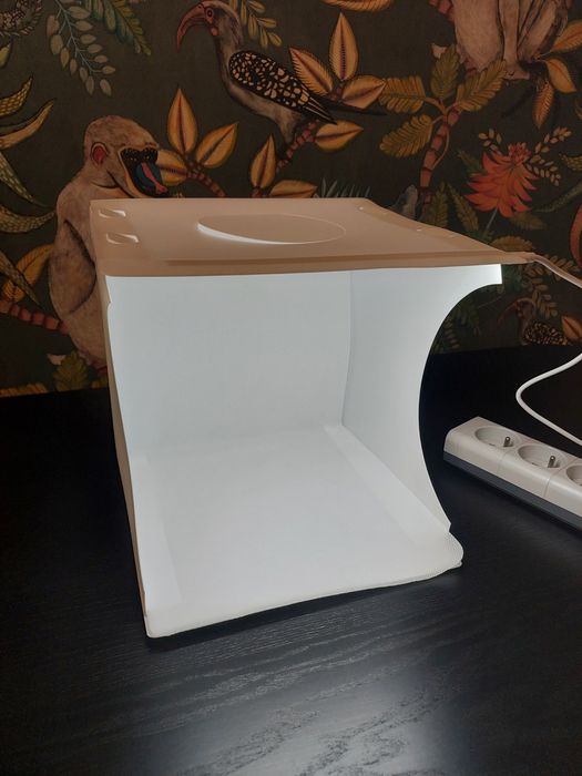 Mini studio fotograficzne LED z zestawem teł i torbą