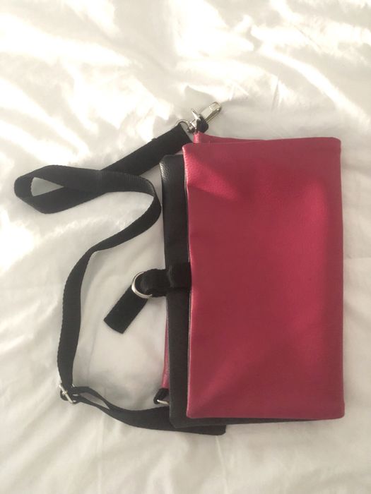 Mala a Tiracolo Rosa e Preta