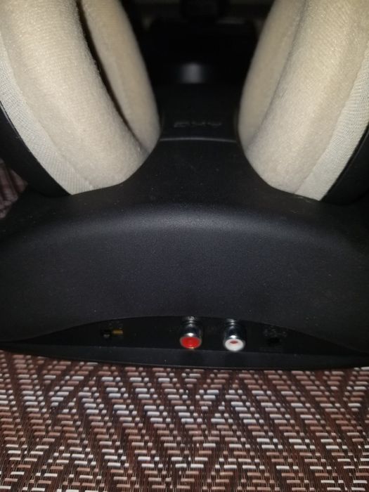 Продам новые безпроводные наушники AKG.- 912.