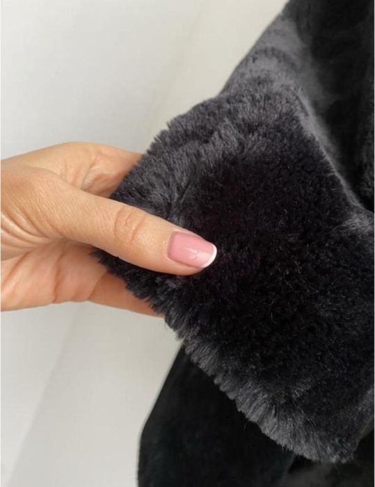 Чорна шубка натуральна