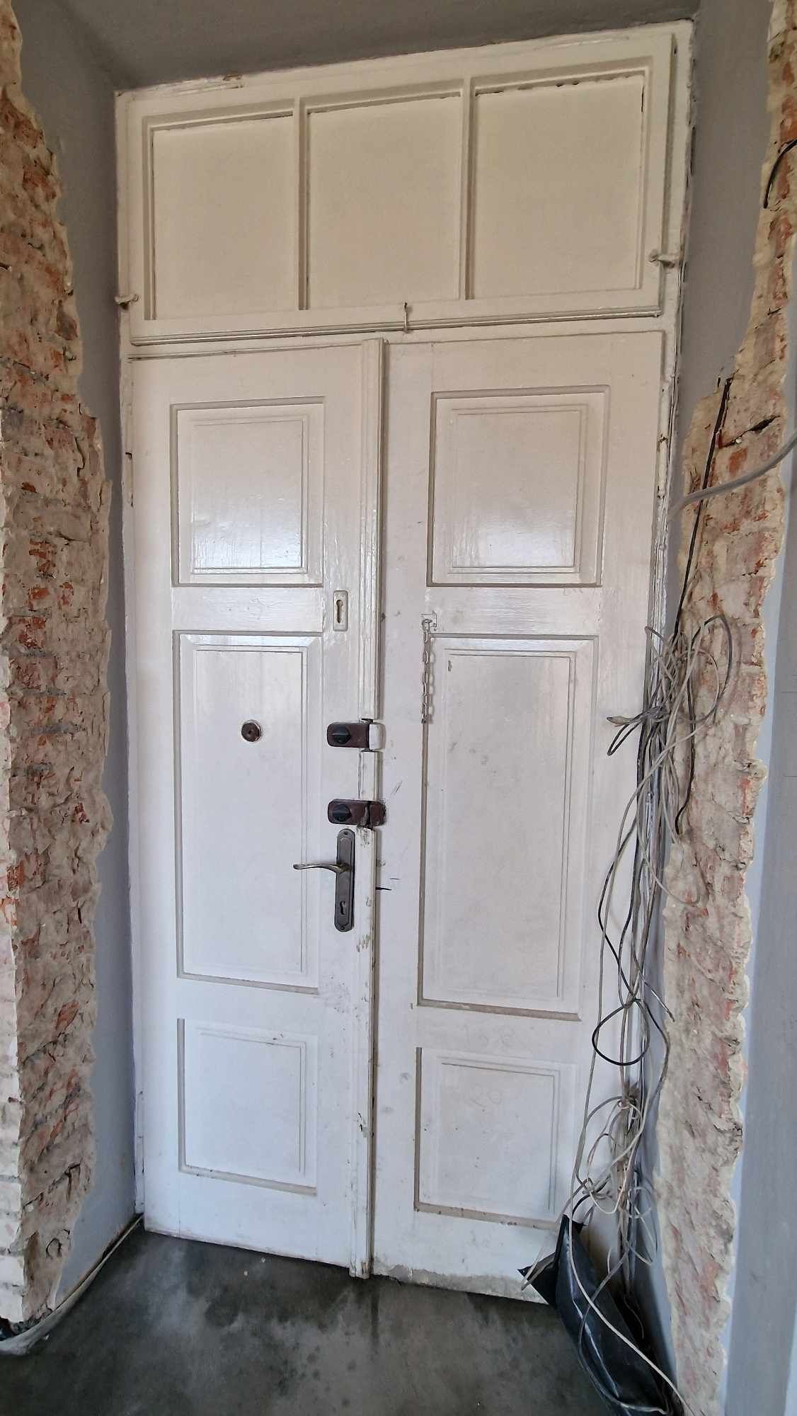 Stare drzwi drewniane dwuskrzydłowe wejściowe wysokie