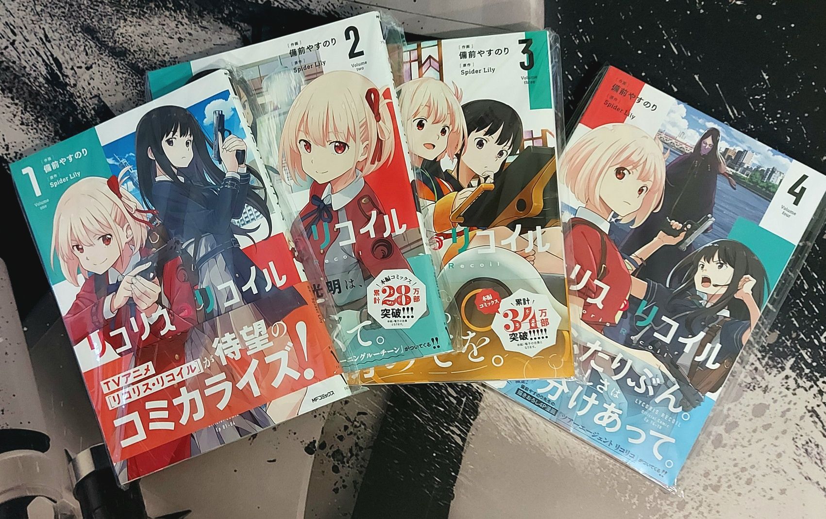Манга Lycoris recoil на японском языке тома 1-4