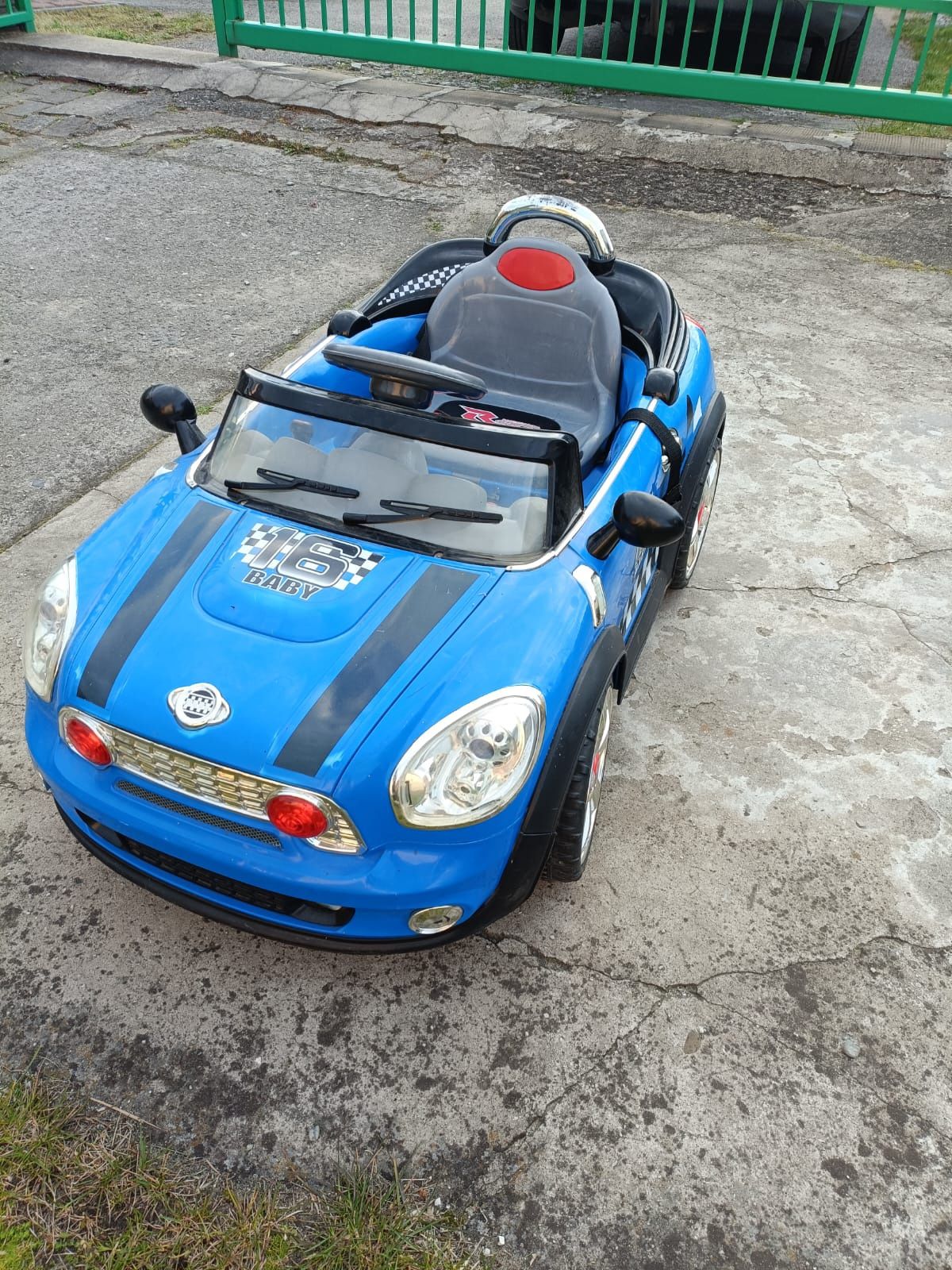 Akumulatorowy samochód dla dzieci