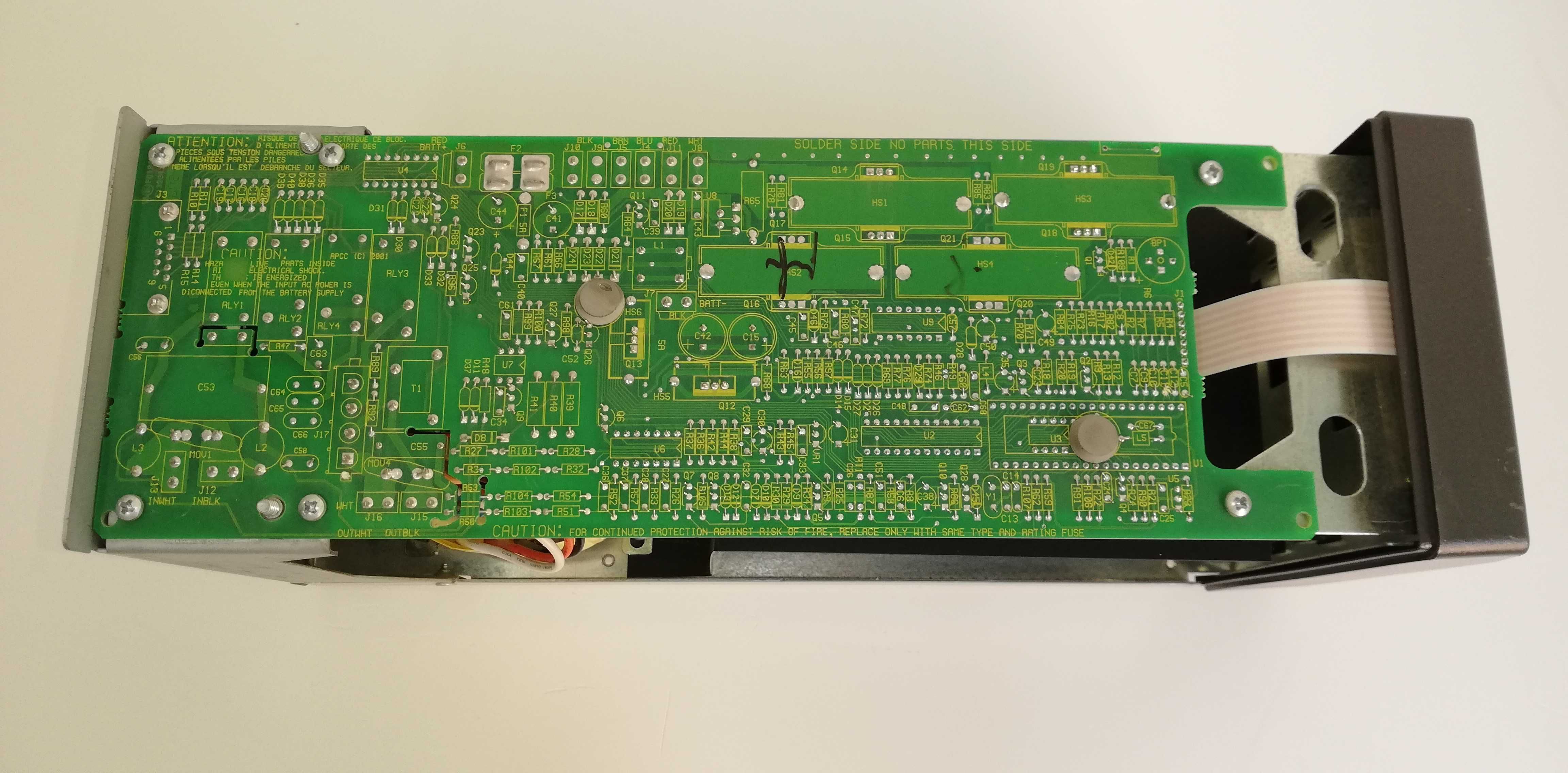 Источник бесперебойного питания APC Smart-UPS новый АКБ 9Аh удлин. С14