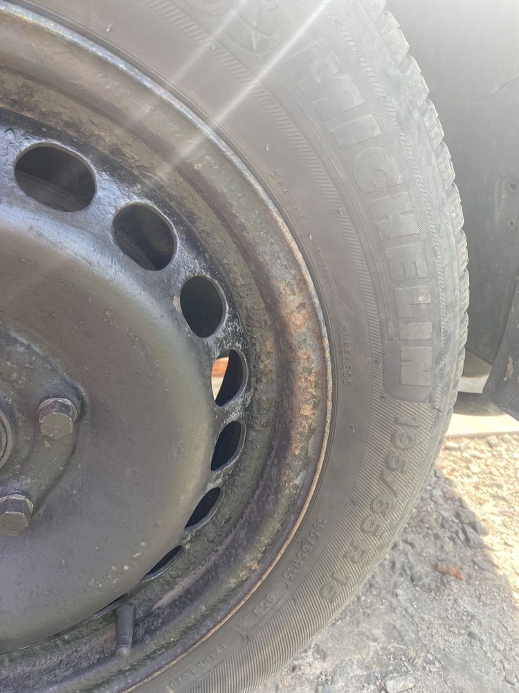 Продам резину зиму michelin состояние нового