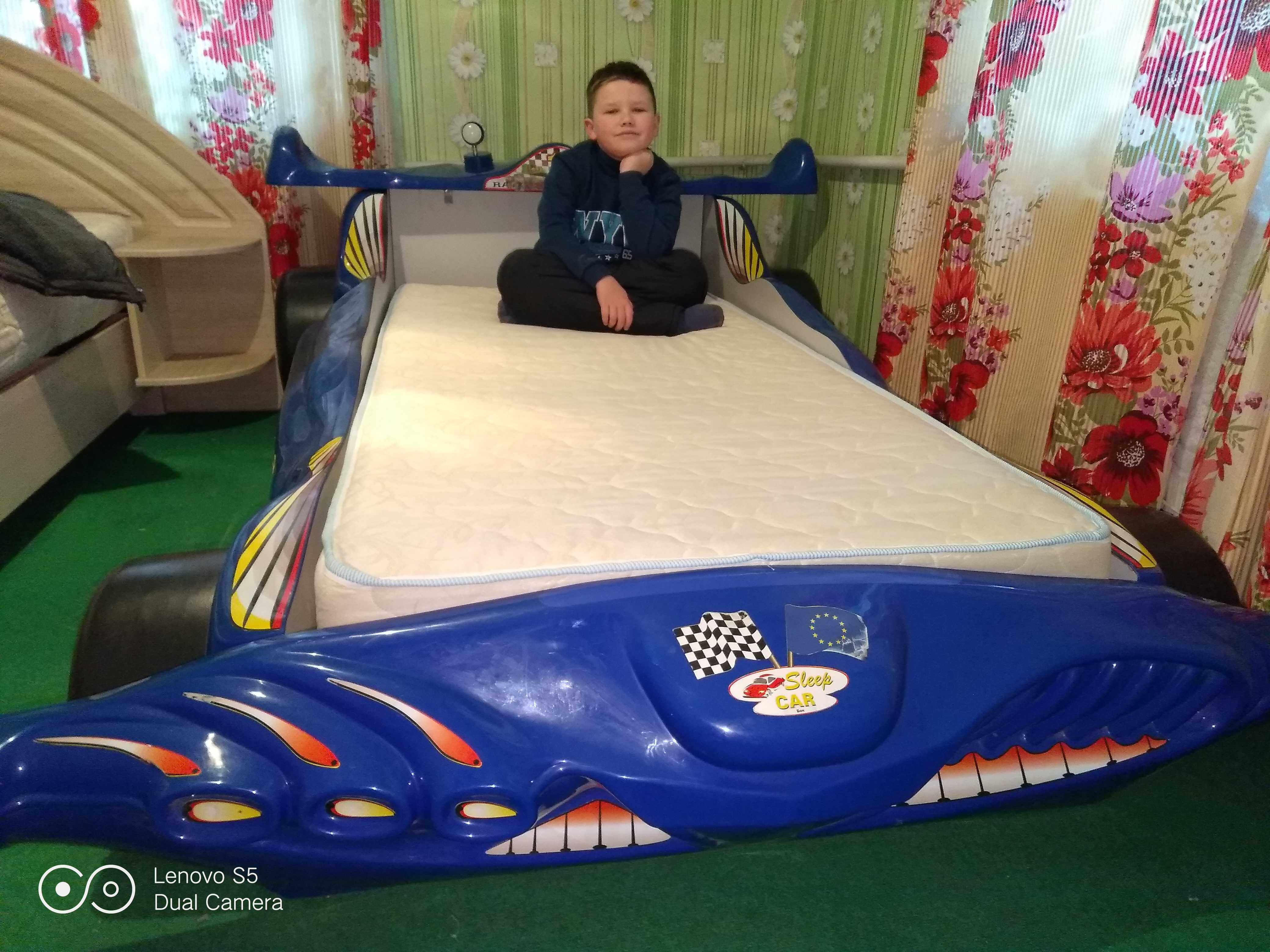 Большая кровать машина+матрас