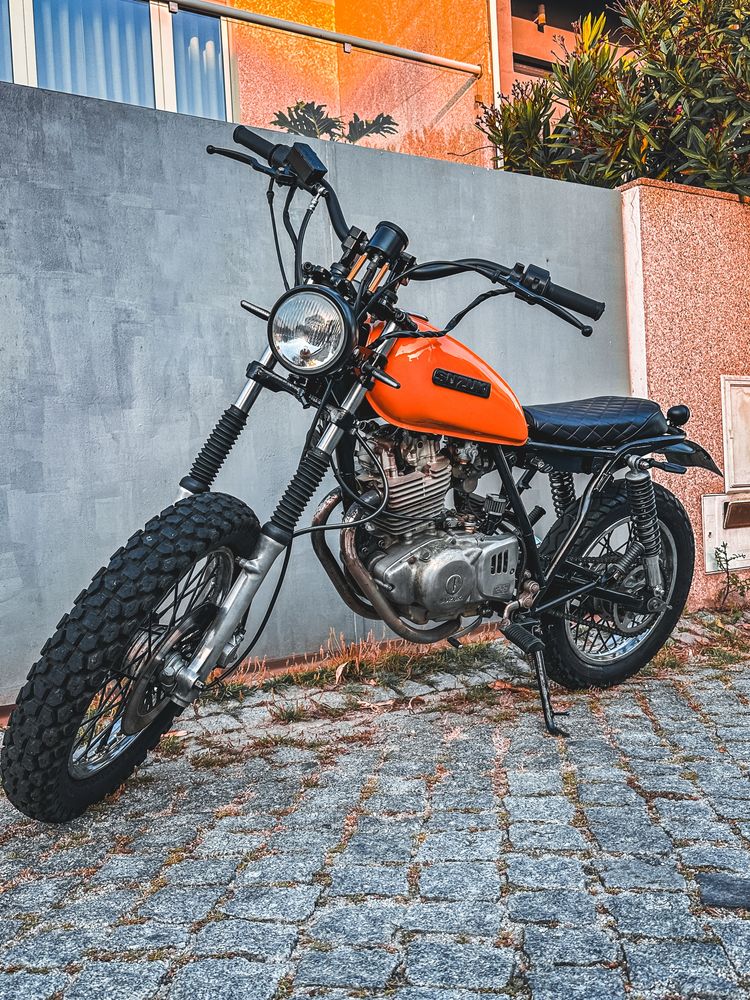 Suzuki GN 250.
