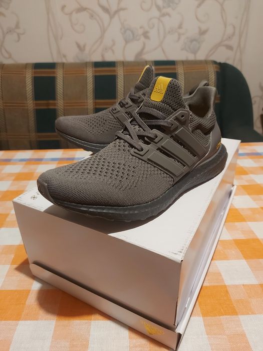 НАЙМ'ЯКШІ Adidas ULTRABOOST 1.0 кросівки 9 UK 9,5 US