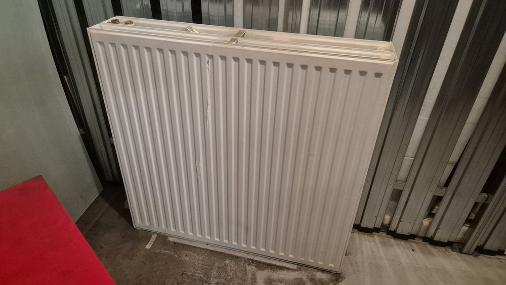 Grzejnik stalowy panelowy  90 x 90 x 16