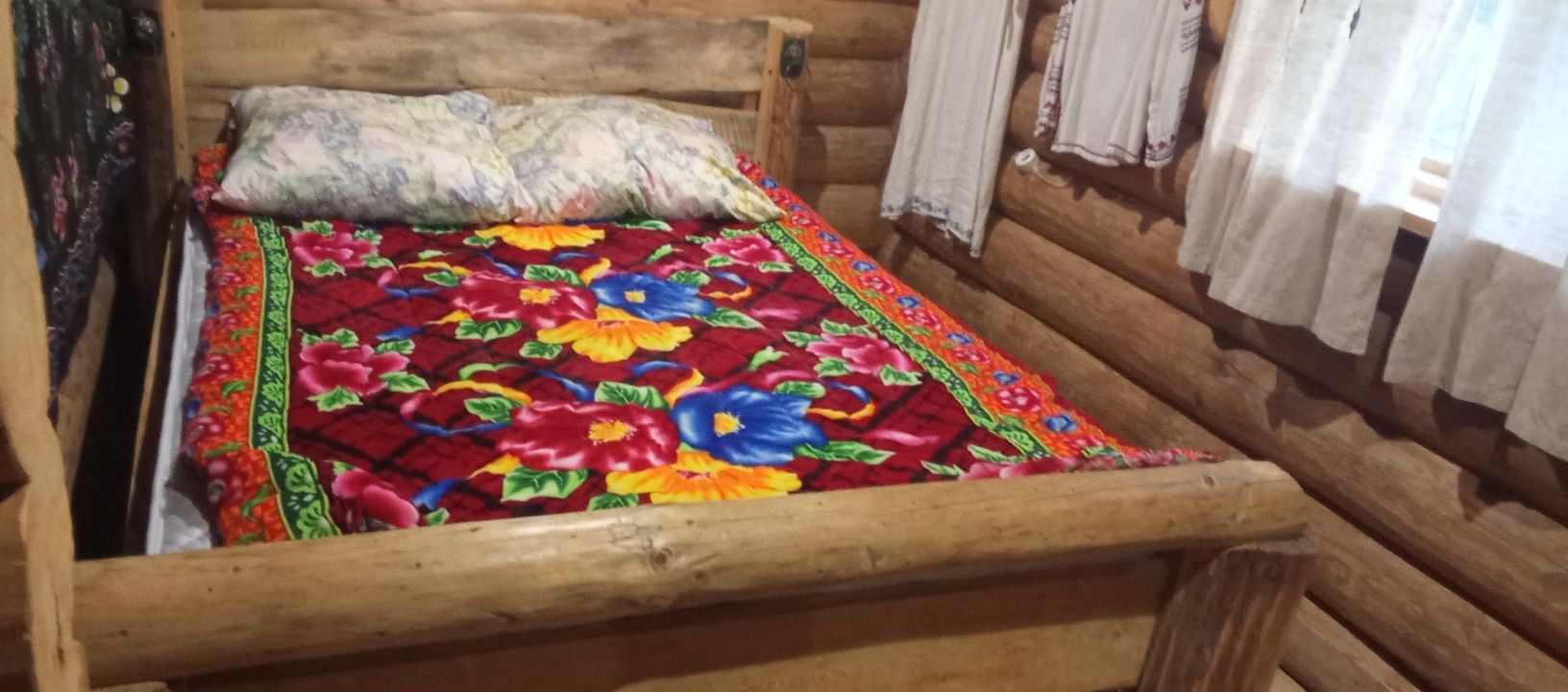 Будинок зруб біля річки,для сімейного відпочинку