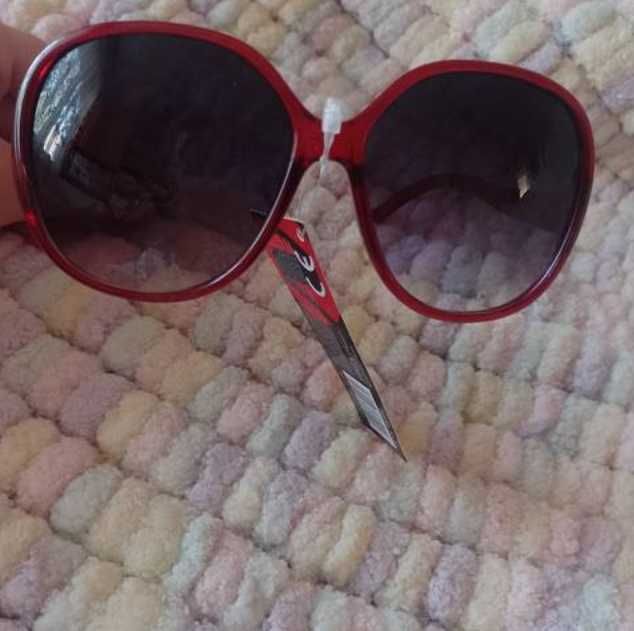 Czerwone, duże okulary przeciwsłoneczne typu Muchy, NOWE