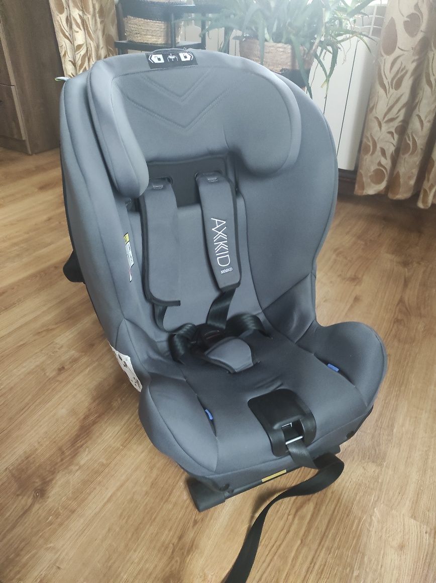 Fotelik samochodowy Axkid minikid 9-25kg