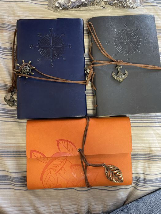 Блокнот з крафтовим папером та закладинкою