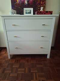 Cómoda HEMNES branca