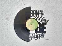 Silhueta Don't worry Be happy feita de um disco de vinil LP