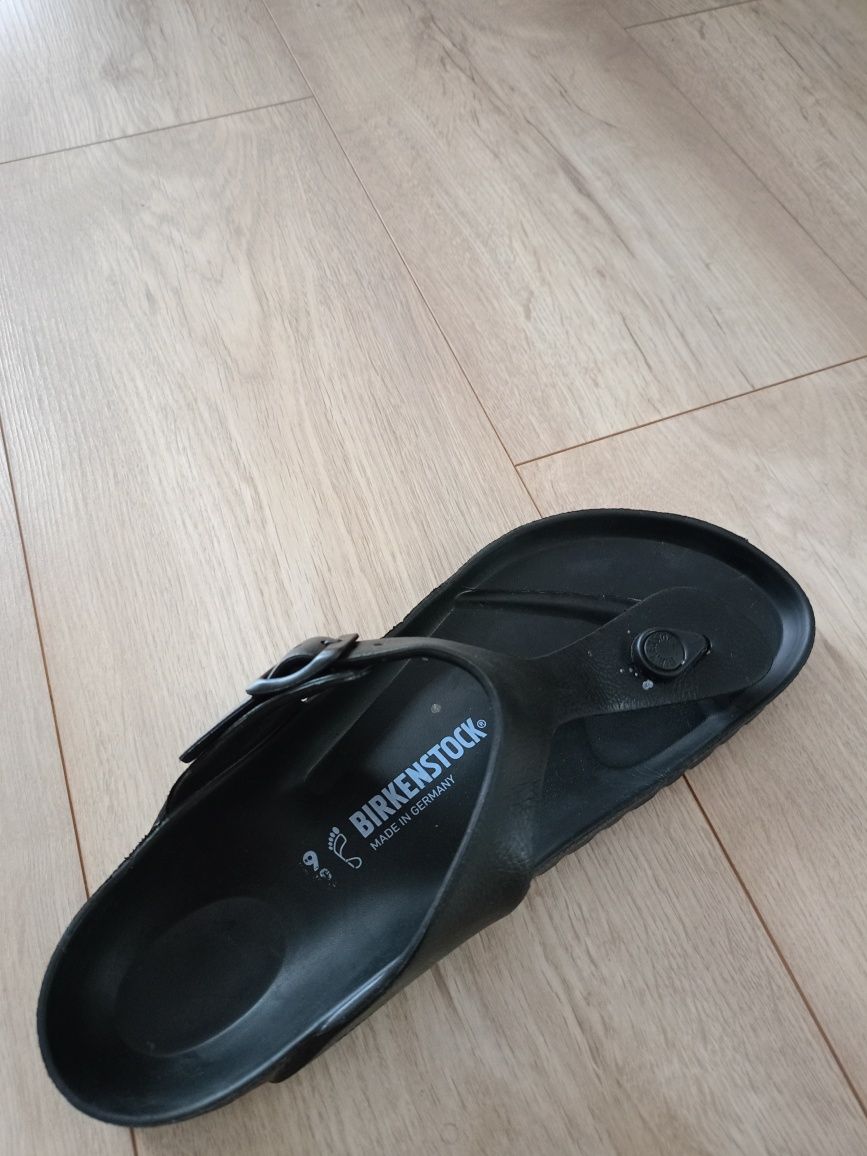 Klapki Birkenstock Gizeh EVA, rozmiar 39

Sprzedam czarne klapki Birke
