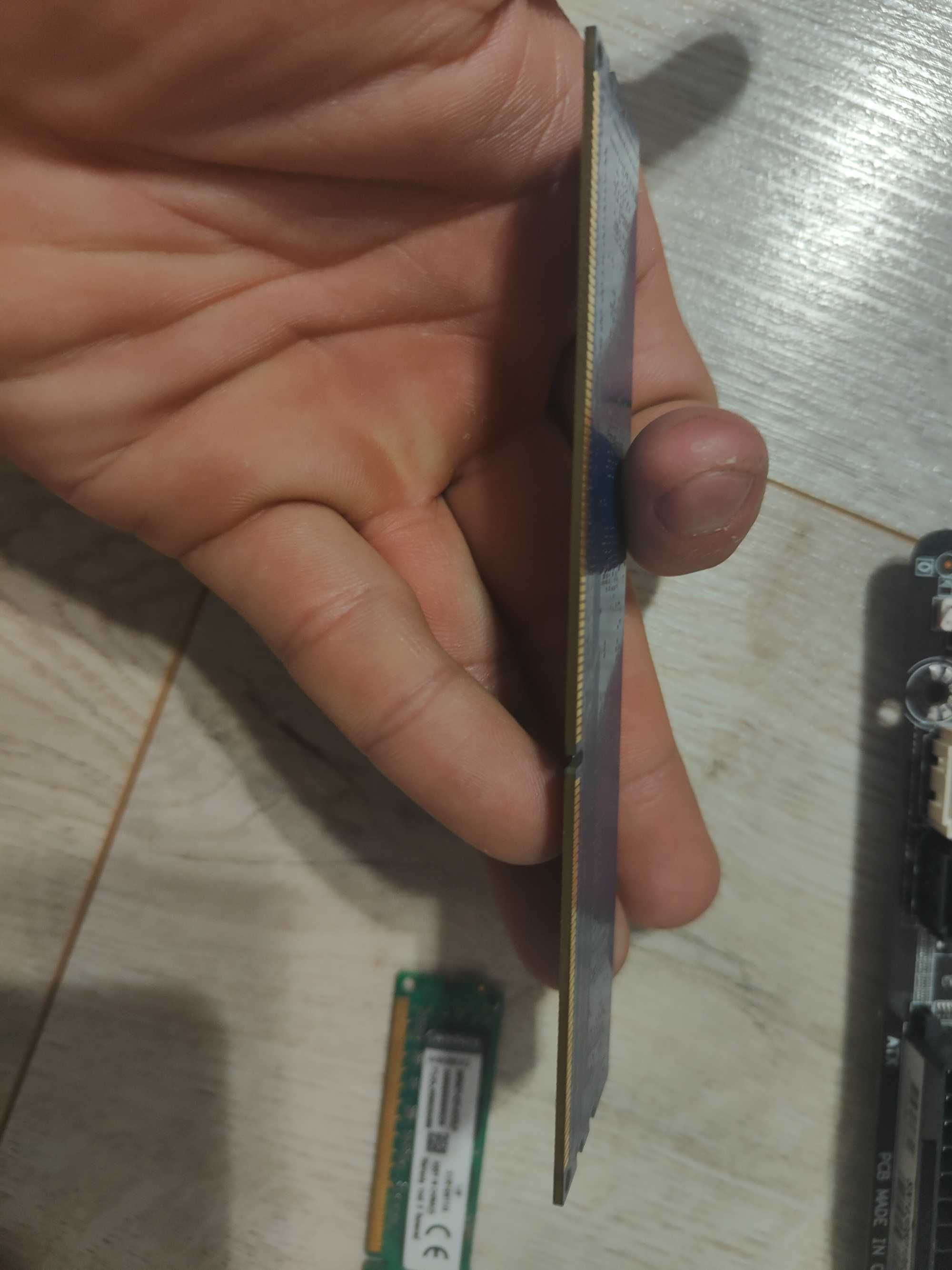 Плашка оперативної пам'яті DDR3  4gb частота 1333